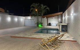 Casa com piscina em Itanhaém